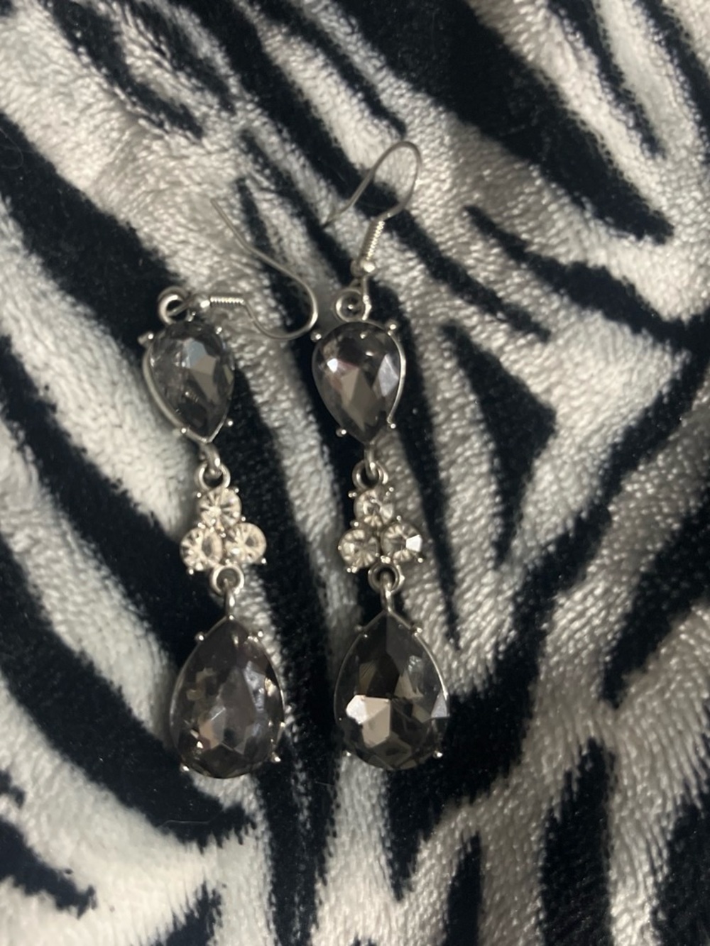 Elegant Silver-Tone Gray Teardrop Dangle Earrings